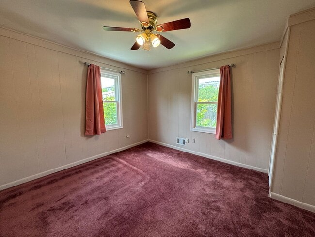 Building Photo - Charming 2 Bed 1.5 Bath Single Family Home...