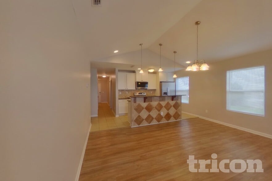 Building Photo - 4201 Broadstairs Dr SW