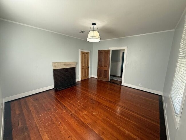 Building Photo - Pensacola - East Hill / Downtown - 4 bedro...