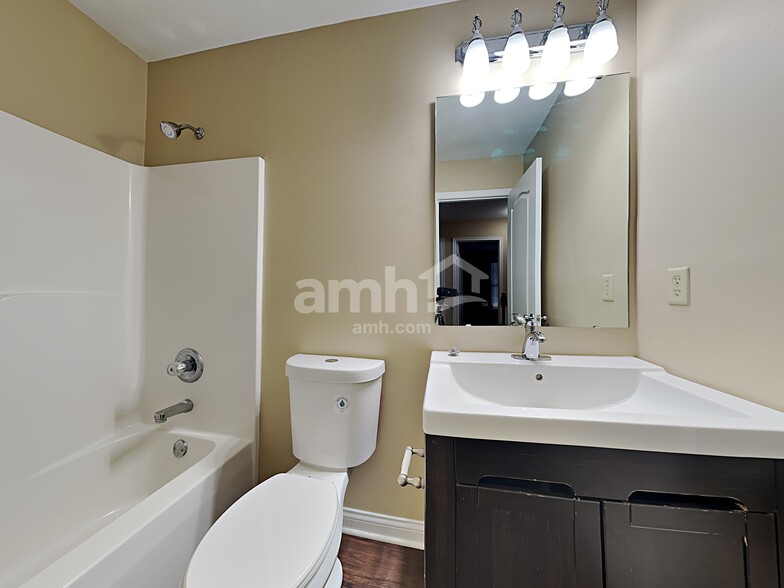 Building Photo - 11207 Sugarmill Dr