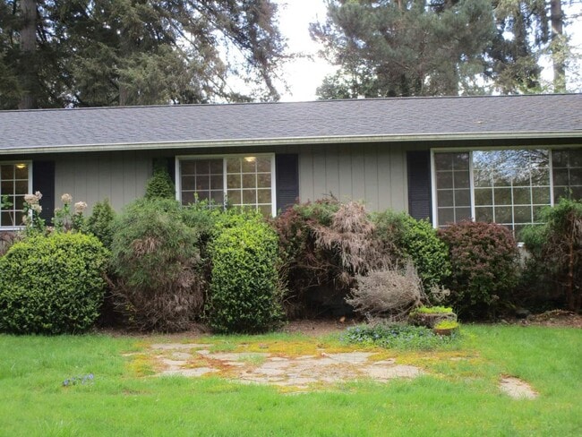 Building Photo - Lovely 3 Bedroom 1 Bath Home in Gig Harbor