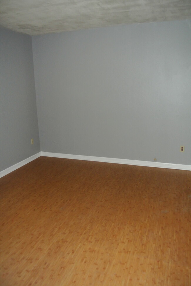 Building Photo - Adorable 2 bedroom, 1 bathroom In Pittsbur...