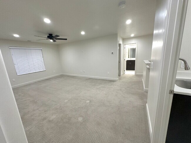 Building Photo - “St. George, Aspen Estates: 5 spacious bed...