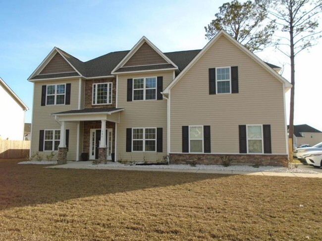 Primary Photo - 4 BR 3.5 BA in Swansboro!