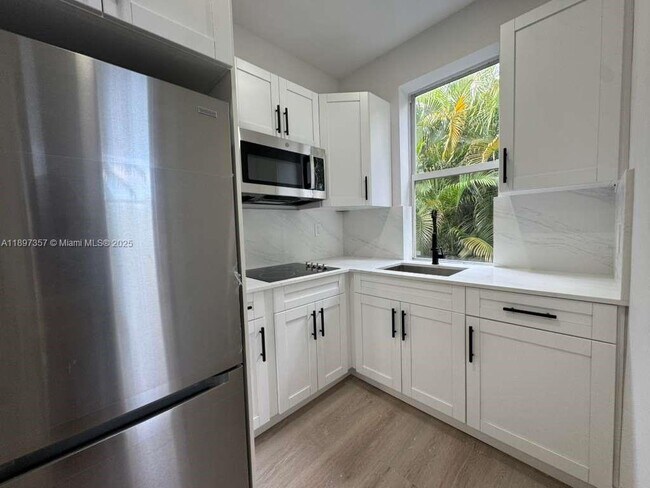 Primary Photo - 2425 SW 6th St