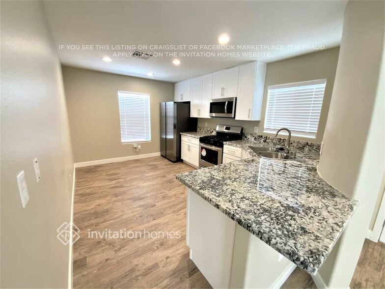 Building Photo - 863 Blue Rosalie Pl