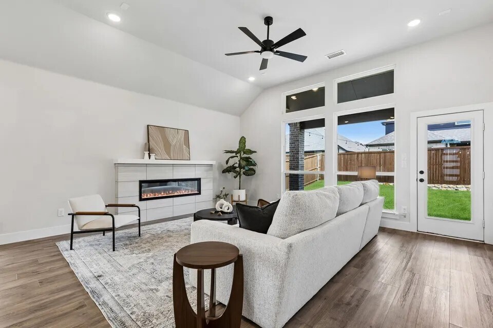 Building Photo - 6145 Tahoe Winds Dr