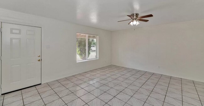 Building Photo - 3134 W Missouri Ave