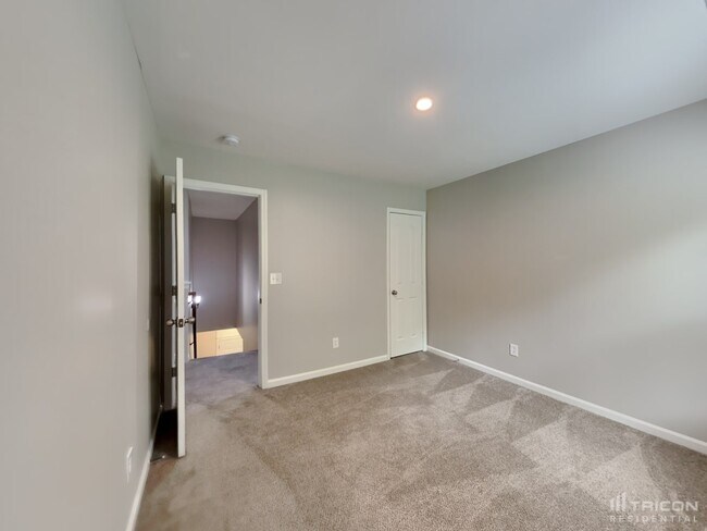 Building Photo - 3644 Catawba Creek Dr