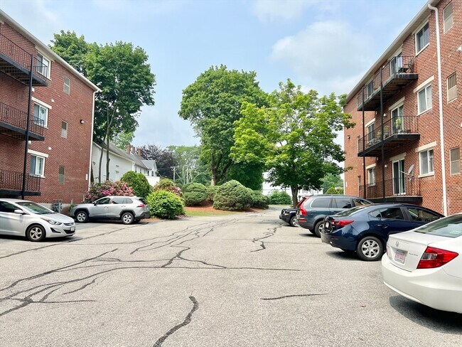Building Photo - 1506 Gorham St