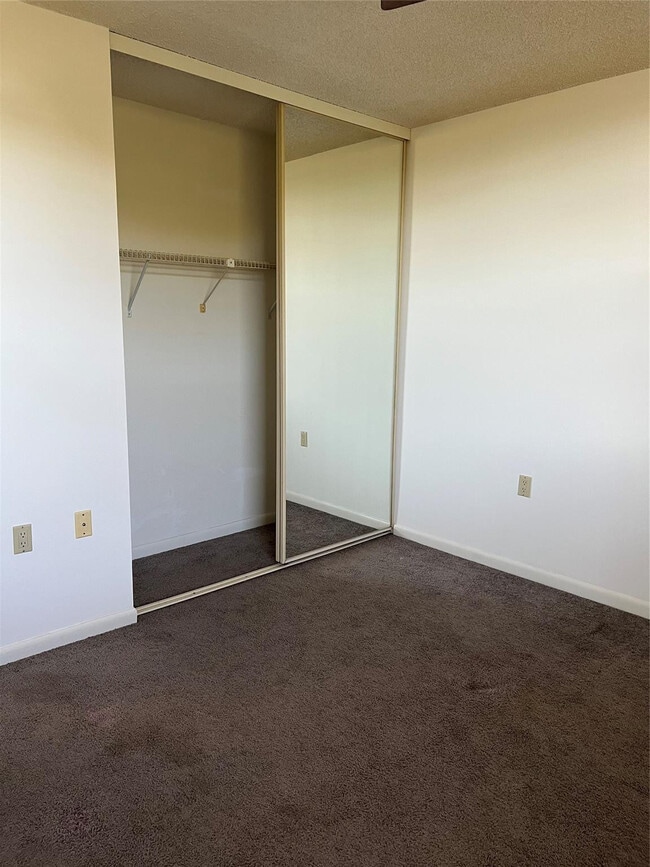 Building Photo - 1526 Whitehall Dr