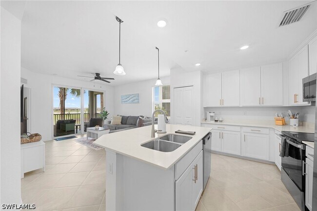 Building Photo - 15275 Grn Acrs Ave