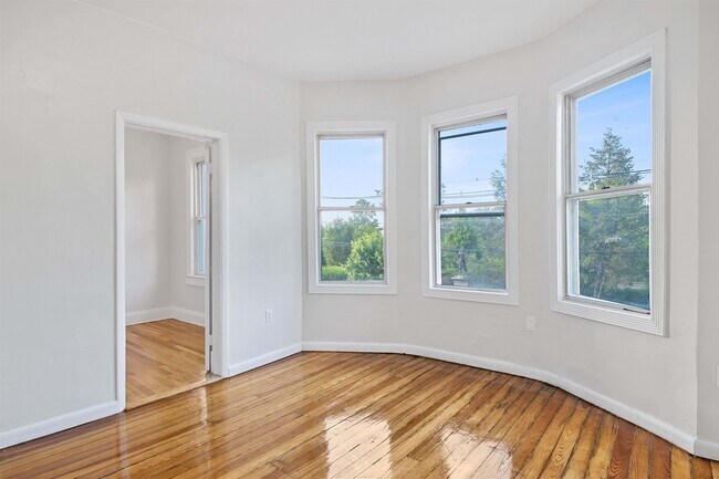 Building Photo - 313 23rd St