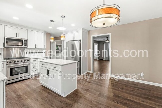 Building Photo - 8635 Bishops Ln