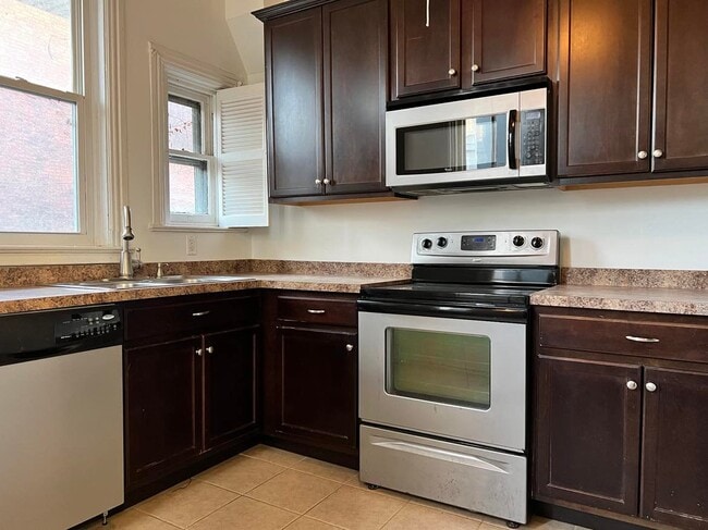 Building Photo - 1832 Green St