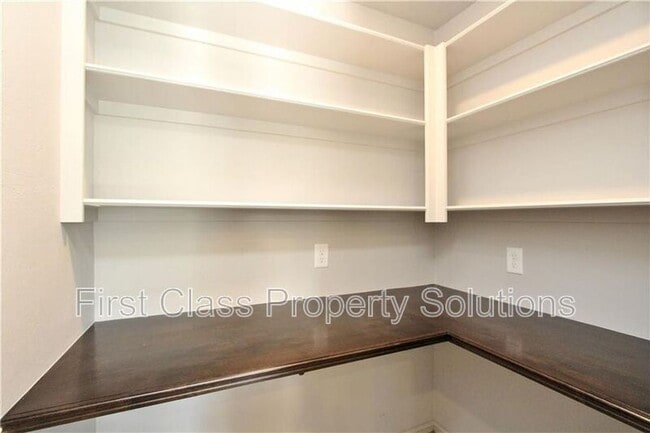 Building Photo - 4005 Brougham Way