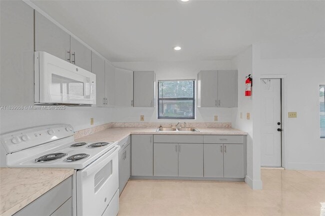 Building Photo - 28151 SW 142nd Ct