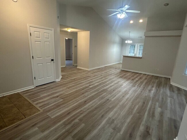 Building Photo - 3613 Farmington Pl