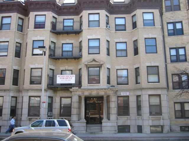 Building Photo - 132 Hemenway St