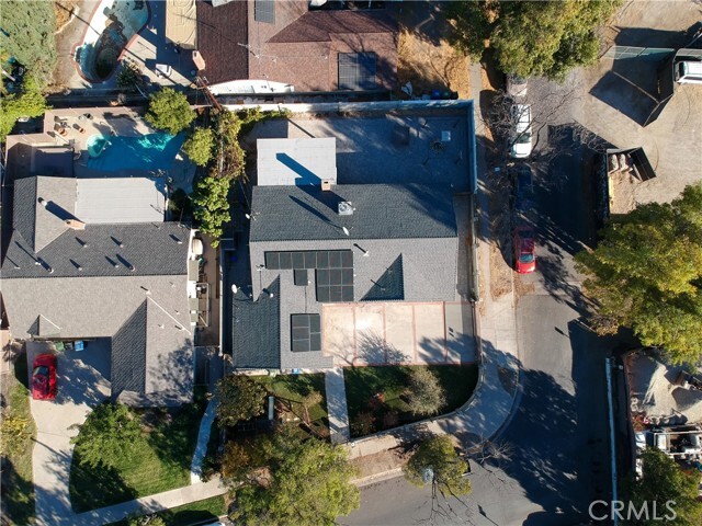 Building Photo - 9540 Cedros Ave