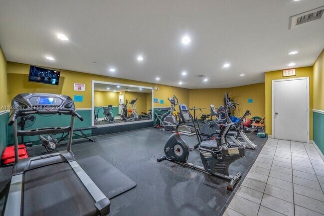 Building Photo - 105 Royal Pk Dr