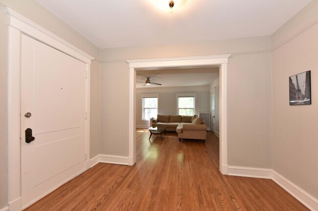Building Photo - 1714 E Kane Pl