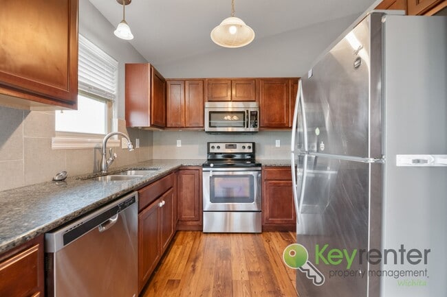 Building Photo - 2307-2309 E Coolwater St Duplex