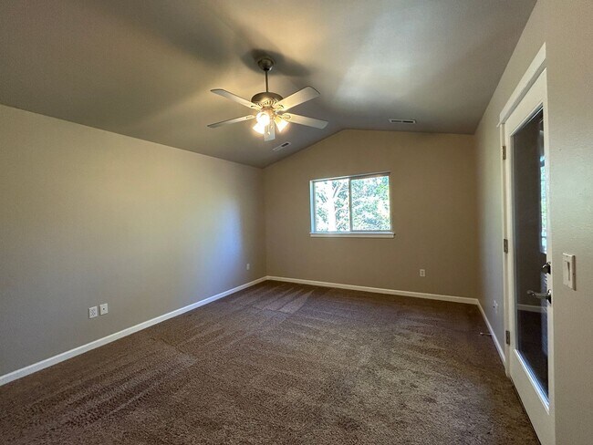 Building Photo - MOVE IN SPECIAL!   4 Bedroom / 2.5 Bathroo...