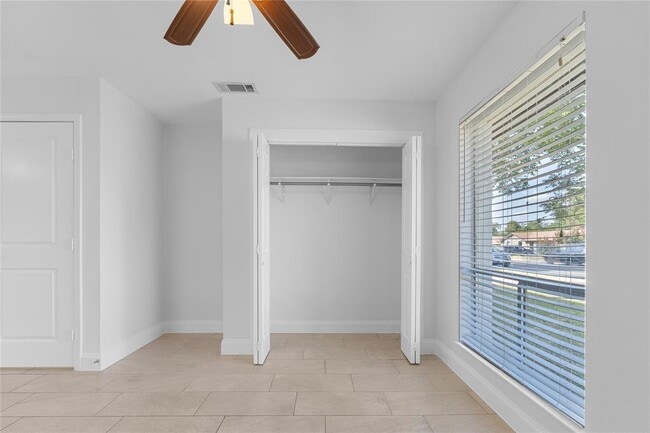Building Photo - 3020 Great Valley Dr