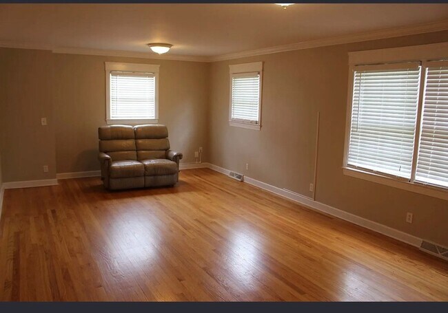 Building Photo - 214 Haynes Dr