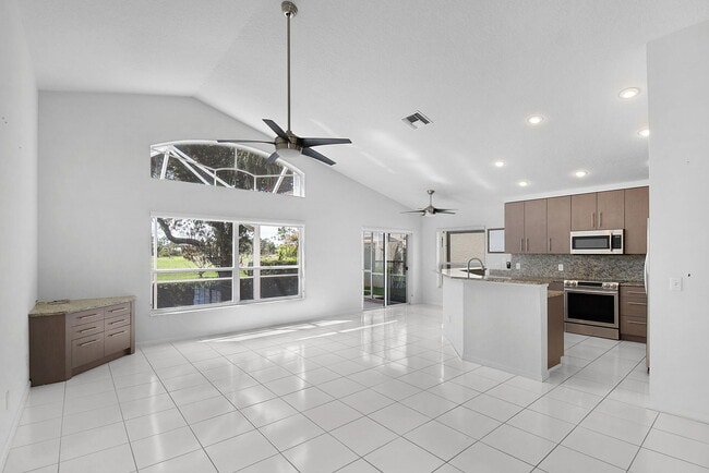 Building Photo - 3058 SE Brierwood Pl