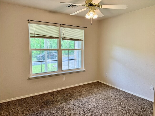 Building Photo - 15 Pennine Ln