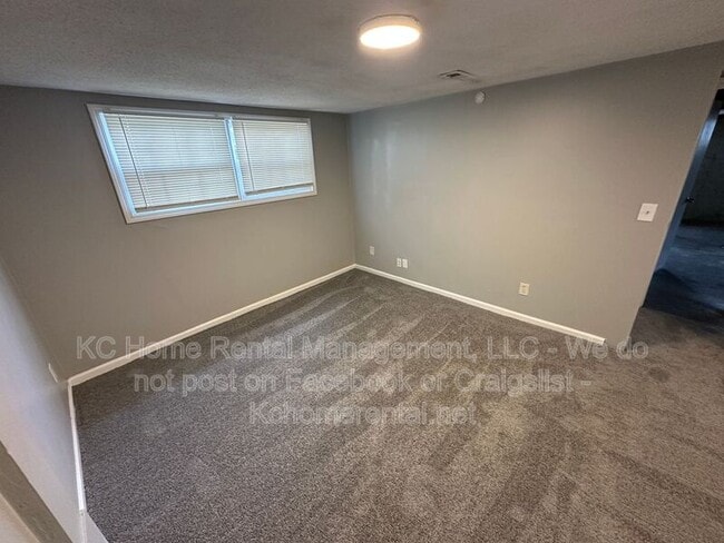 Building Photo - 708 NW Mock Ave