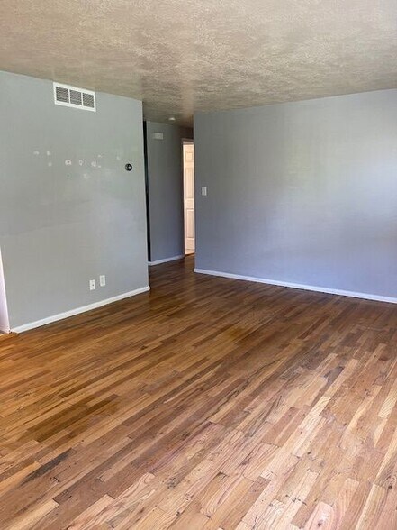 Building Photo - 116 W 250 S