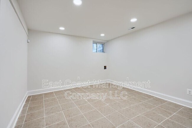 Building Photo - 518 Normandy Ave