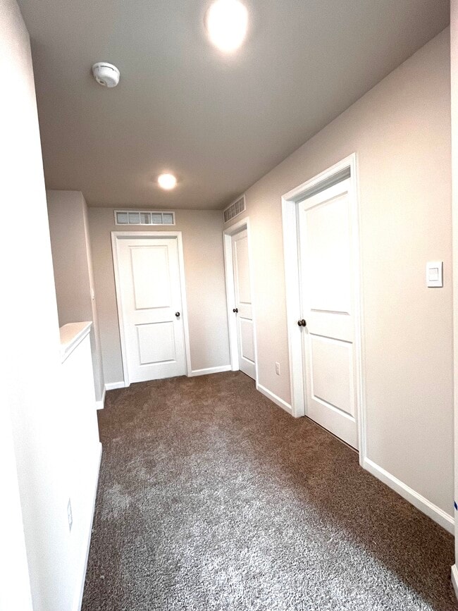 Building Photo - 16 Rothbury Ct