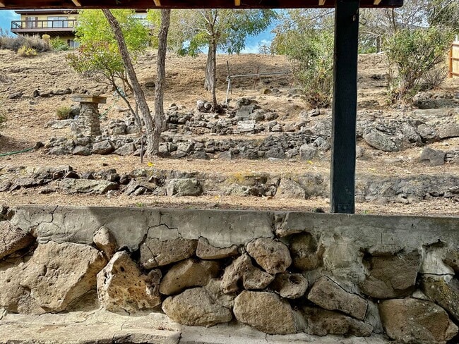 Building Photo - Enoy the picturesque views of Lake Ewauna ...