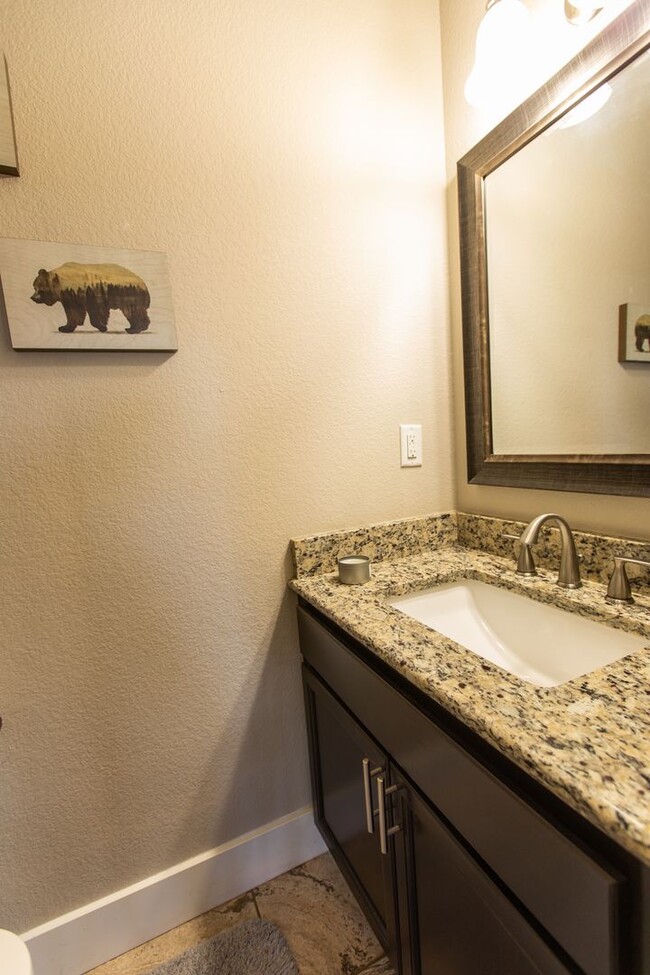Building Photo - Stunning Remodeled Downtown Craftsman 3BD ...