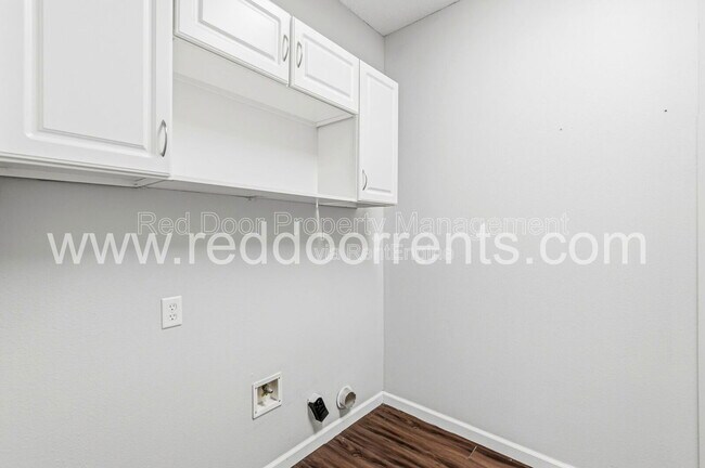 Building Photo - 603 Clear Creek Dr