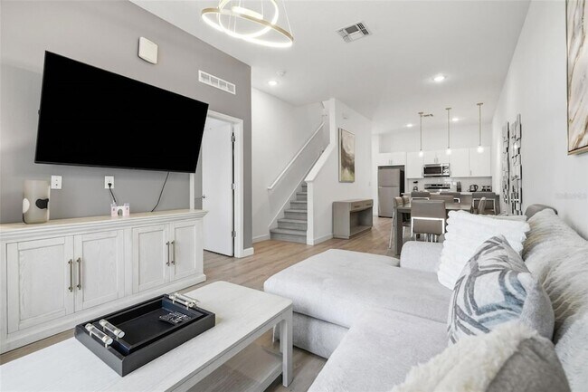 Building Photo - 285 Famagusta Dr