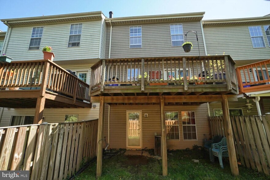 Building Photo - 6212 Adelay Ct W