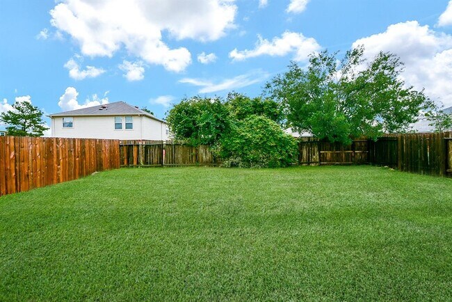 Building Photo - 18326 Thicket Grove Rd