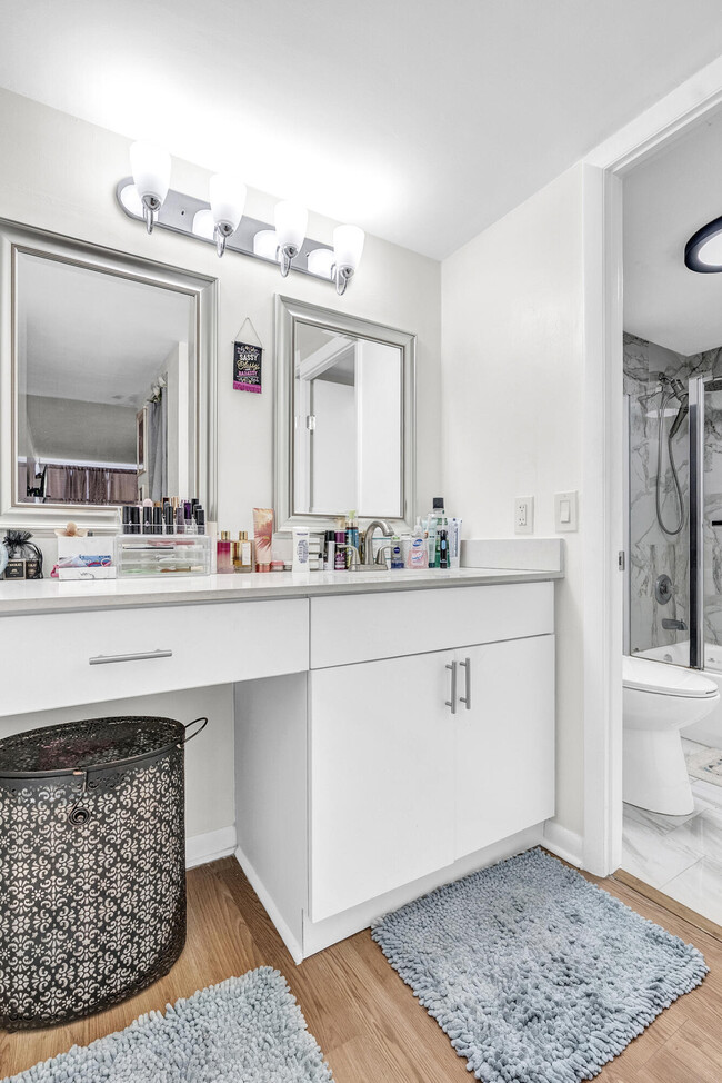 Building Photo - 1904 S Ocean Dr