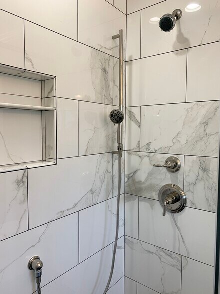 Building Photo - 7560 Hollywood Blvd