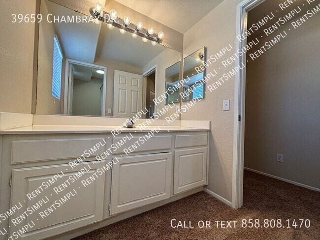 Building Photo - 39659 Chambray Dr