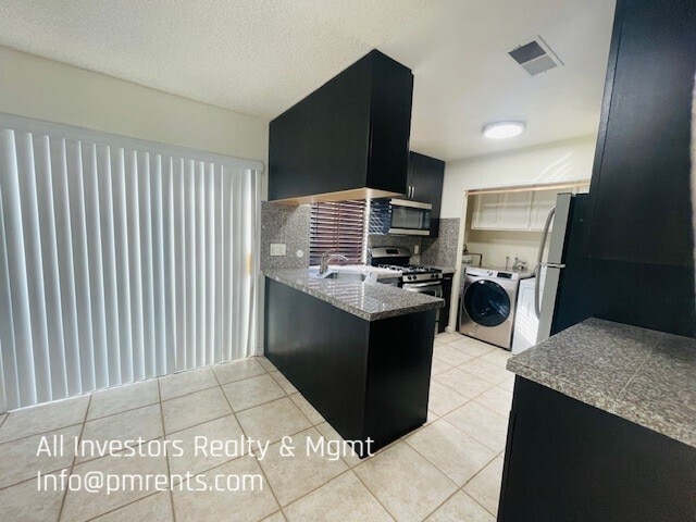 Building Photo - 4459 Anne Sladon St