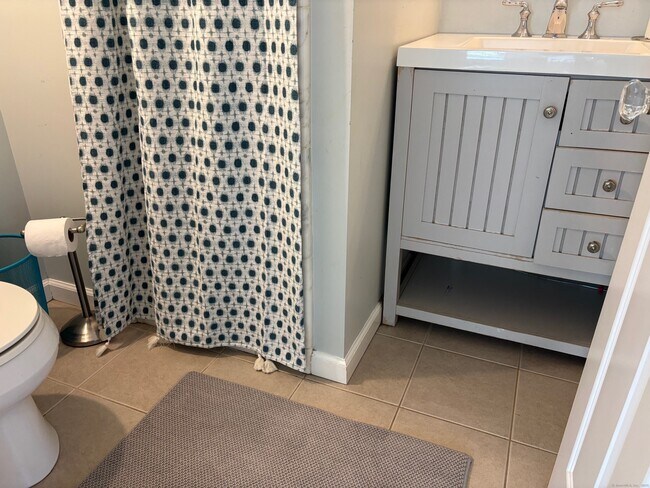 Building Photo - 799 Rowland Rd