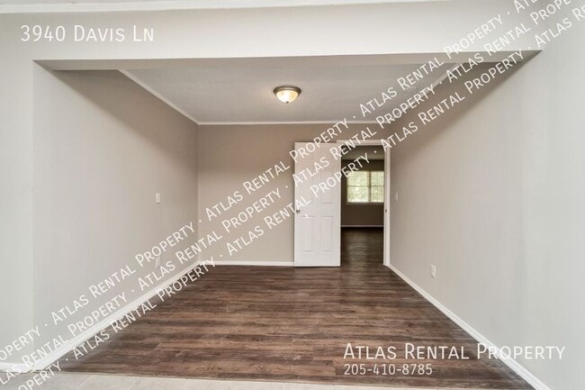 Building Photo - 3940 Davis Ln