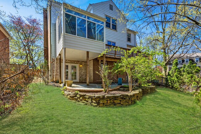 Building Photo - 4 Bed 4.5 Bath - Bethesda  Single Family Colonial - 2 Car Garage
