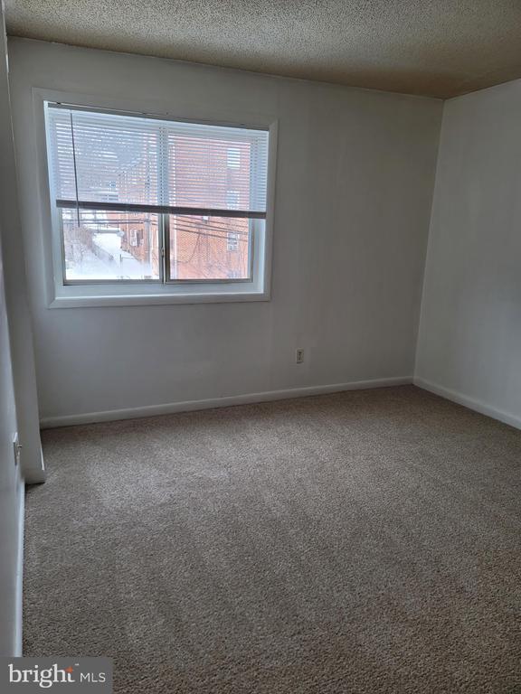 Building Photo - 625 Chesapeake St SE